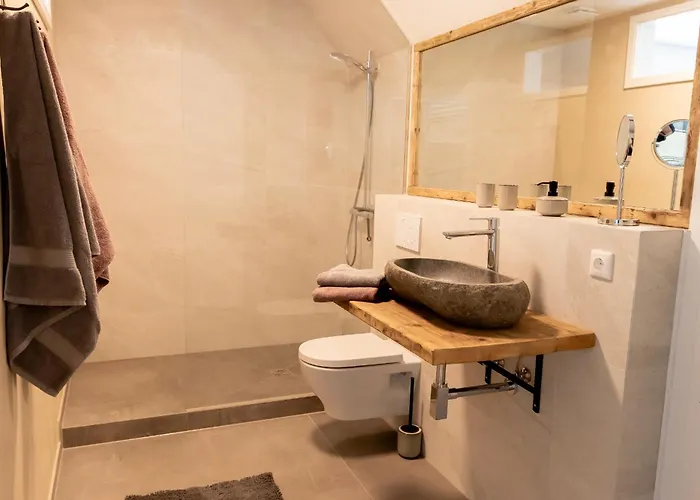 Lebensart In Der Kleinen Kapelle * 内托芬